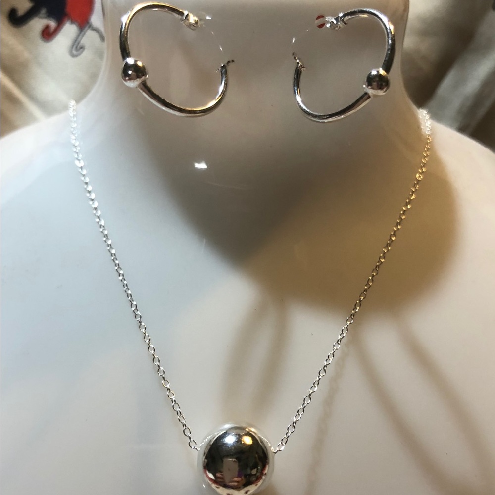 Mondevio silver necklace and earrings